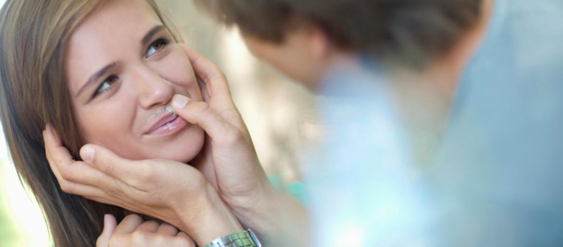 Faire l’amour avec un bouton de fièvre : quels sont les risques ? Faire l'amour avec un bouton de fièvre : quels sont les risques ?